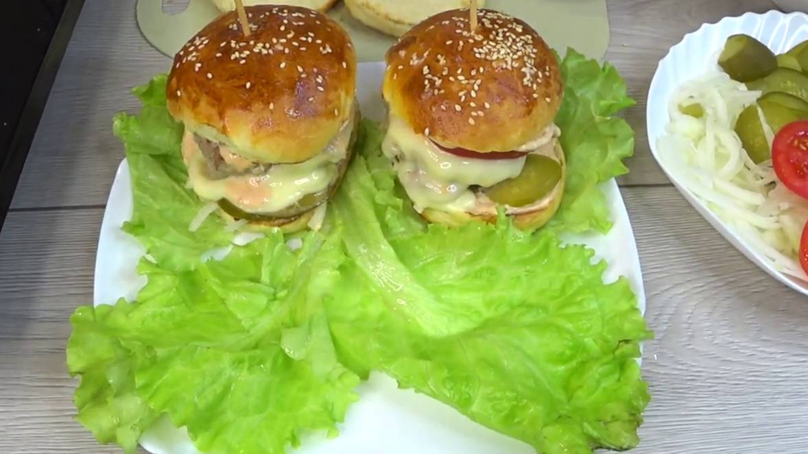 БУРГЕРЫ! СОЧНАЯ Котлета ! Булочки , Тесто ! Соус! Это все СЕЙЧАС! Готовим на ПРАЗДНИЧНЫЙ СТОЛ __ смотреть онлайн