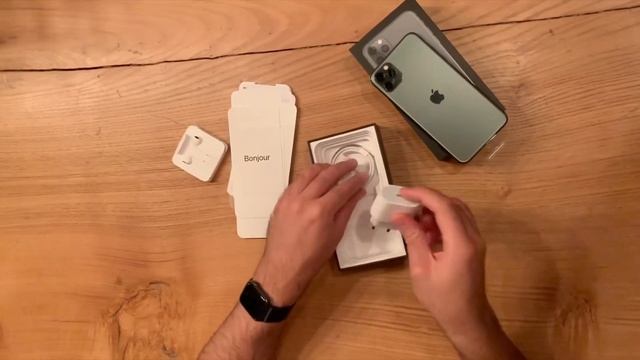 iPhone 11 Pro Max vs. iPhone XS Max подробный обзор, тест, сравнение и распаковка. Стоит ли покупат смотреть онлайн