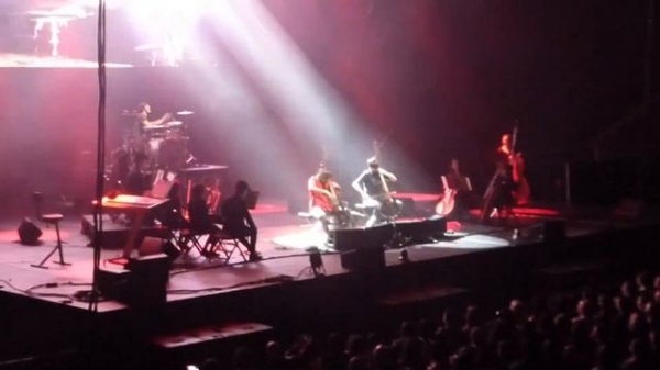2Cellos (Tunderstruck & Drum Solo) Cover, Rogers Arena, Vancouver, Apr.25th. 2018