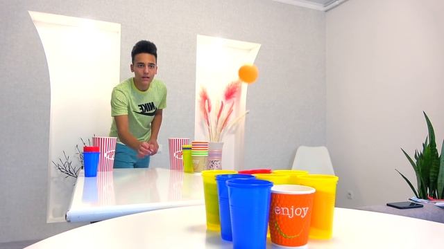 Экстремальный Стаканчик ПОНГ Челлендж выиграй ДЕНЬГИ или выполняй Задания смотреть онлайн