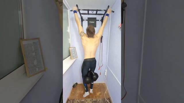 Подтягивания с гирей 32 кг. Выполнил Мастера спорта. Подтягивания на максимум смотреть онлайн