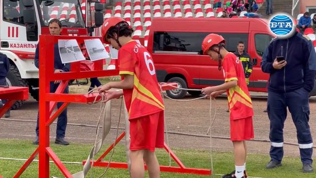 Отбори от пет казанлъшки училища премериха сили в Общинския кръг на състезанието "Млад огнеборец" смотреть онлайн