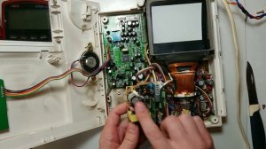 Commax DPV-4PF2 не включается, внутри слышно пощелкивание.