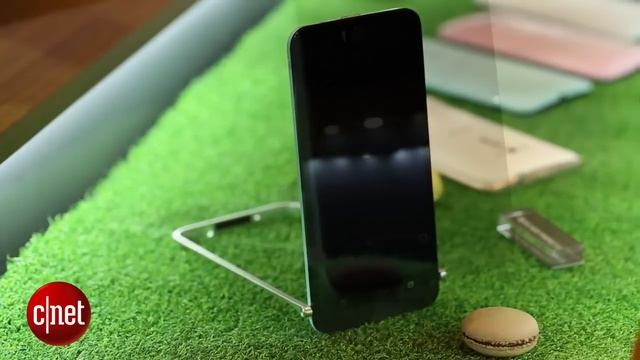 Asus ZenFone Selfie: 13-megapixels of front-facing glory смотреть онлайн