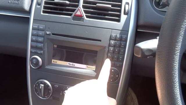 2011 Mercedes-Benz B 180 Start-Up and Full Vehicle Tour смотреть онлайн