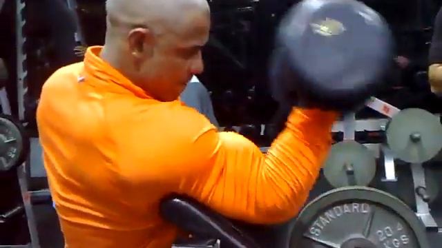 Jose Angel Bustamante Biceps con barra Alterno con mancuernas смотреть онлайн