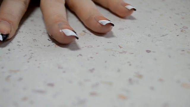 Простой френч (дизайн ногтей), который визуально удлиняет ноготок. смотреть онлайн