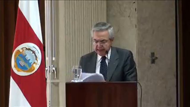 Conferencia: Derecho y moral en el Estado de Derecho Constitucional смотреть онлайн