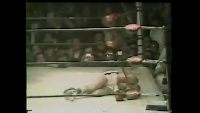 Ruben Olivares knocks out Bisbal and Torres смотреть онлайн