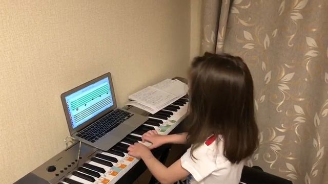 Liza. Чтение нот с листа на 4 презентации "Mary Had a Little Lamb" смотреть онлайн