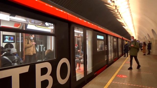 Электропоезд 81-775/776/777 "МОСКВА-2020" №26 на станции метро Шаболовская смотреть онлайн