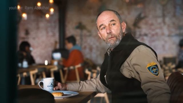 شخص غبي يلخص مسلسل Wednesday ??