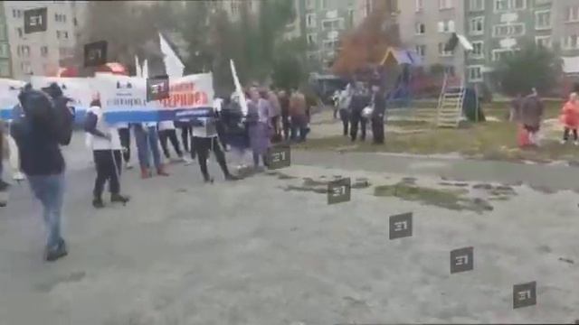 "Соцгород" пошел бродить по дворам под марш "Прощание славянки" смотреть онлайн