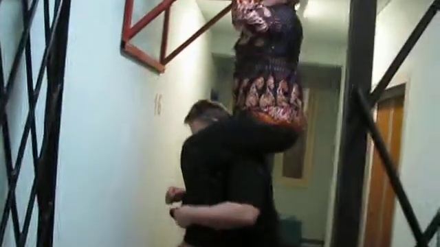 Разговаривать не надо,приседайте до упада!