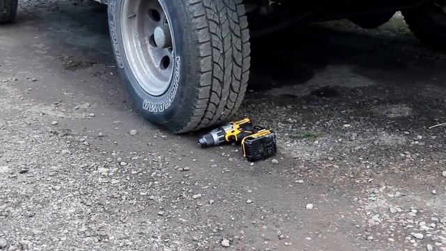 Крэш-тест аккумуляторного шуруповёрта DeWALT DCD996P2