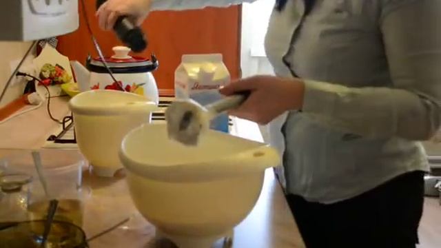 Готовим вместе:Творожный десерт ч.1 смотреть онлайн