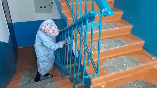 В Висаитовском районе в подъездах многоквартирных домов продолжаются малярные и штукатурные работы. смотреть онлайн