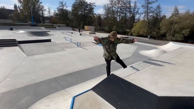 "Skating Hof skatepark" - the world's best skatepark for beginners! смотреть онлайн