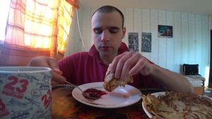 МУКБАНГ СЫРНИКИ БЛИНЫ и ВАРЕНЬЕ КЛУБНИЧНОЕ ОБЖОР Еда на камеру ДЕСЕРТ Вкусно #98