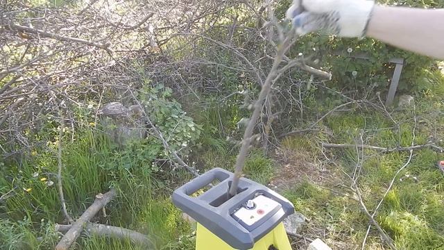 ВЕТКИ больше не Сжигаю а пускаю их в дело!Незаменимый помощник для сада и огорода измельчитель Ryob смотреть онлайн