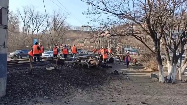 В Находке утром две Ж/Д цистерны сошла с рельсов около переезда на Ленинской смотреть онлайн