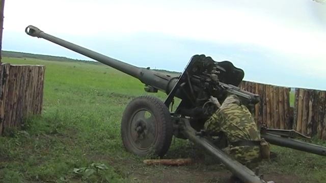 Мой первый выстрел из противотанковой пушки Д-44 смотреть онлайн