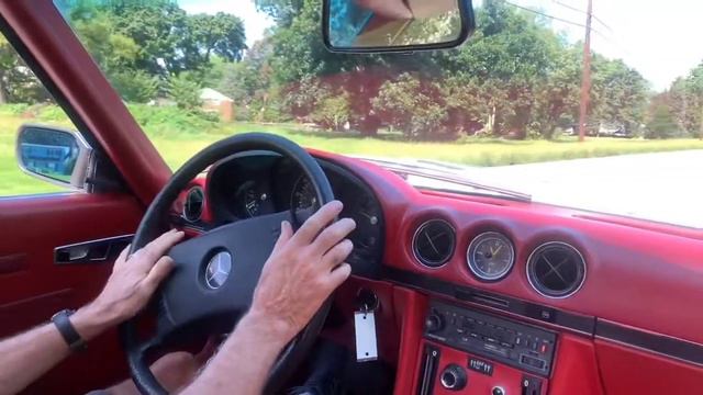1972 Mercedes-Benz 350SL driving смотреть онлайн