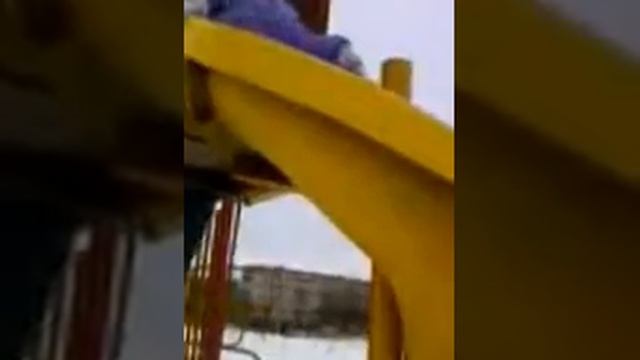 На детской площадке возле магазина 2. г.Торжок смотреть онлайн