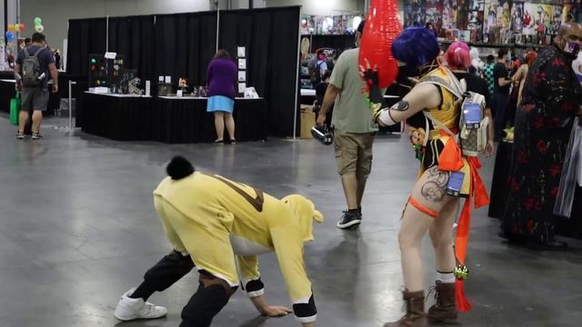 Xiangling & Guoba vs. Momocon 2022 || (Genshin Impact Cosplay ft. lauren_dragneel) смотреть онлайн