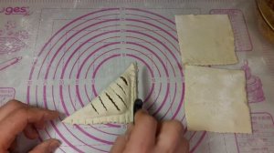 Простые пирожки с яблоками из готового слоеного теста.