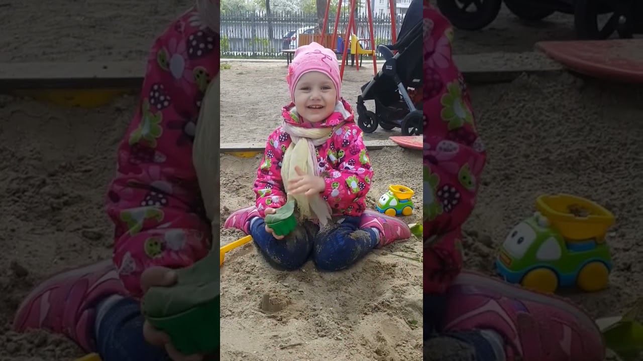 Полина делает куличики смотреть онлайн