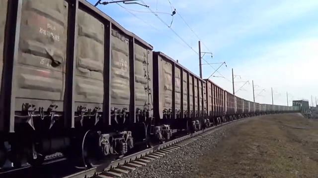 ВЛ11-498 с грузовым поездом смотреть онлайн