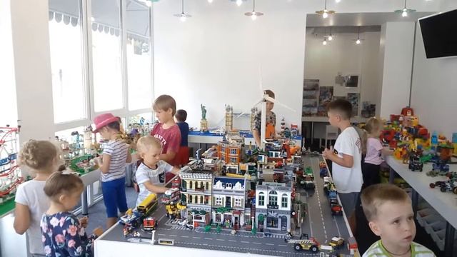 Пос.Лазаревское: Лего город, игровая комната. смотреть онлайн