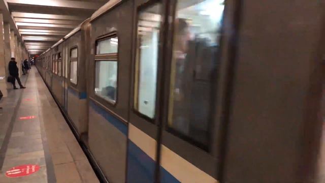 81-740/741.1 Русич На станции Проспект Вернадского смотреть онлайн