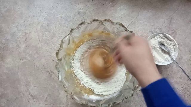 ИЗ 2 ЯЙЦА 30 ШТУК МЕДОВИЙ ПИРОЖНЫЕ ☑️ смотреть онлайн