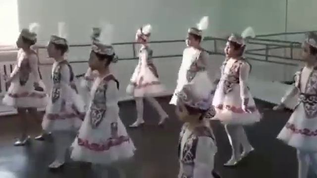 казахский танец"Аса таяқ",хореографический ансамбль "Айкөркем" ( ДШИ Жанааркинского района)10-12 ле смотреть онлайн