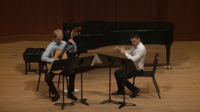 Castelnuovo-Tedesco, Sonatina for Flute and Guitar Op. 205 - III Scherzo-Rondo смотреть онлайн