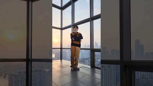 ТАНЦЫ ХИП ХОП ПО КОРЕЙСКИЙ ПЕСНЯ БТС КРАСИВО ТАНЦУЕТ ОЧЕНЬ КРАСИВО#хит2023#танцы#корейцы#хит#кореа смотреть онлайн