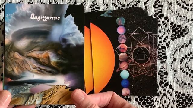 Celestial Bodies Oracle: Unboxing/First Impressions смотреть онлайн