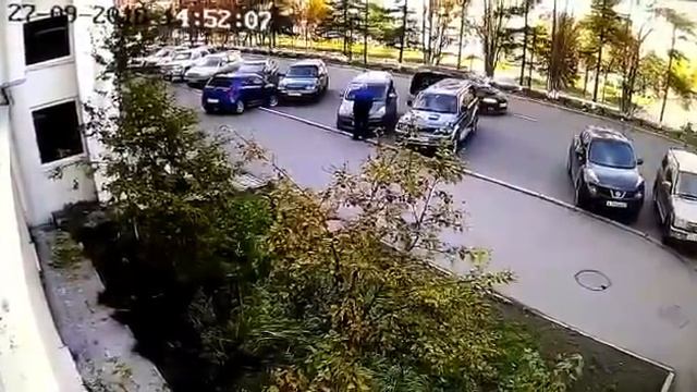 Мастер парковки на проспекте Карла Маркса в Магадане