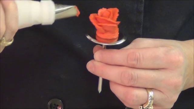 How to make a rose out of buttercream icing by ShopBakersNook.com смотреть онлайн