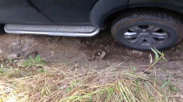 Nissan Pathfinder мелкое бездорожье с диагональным вывешиванием