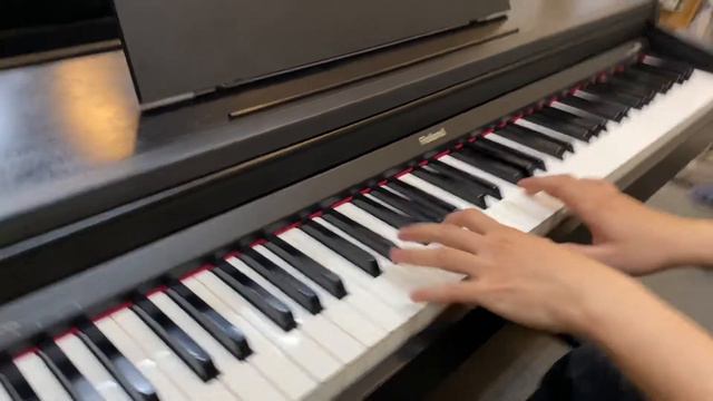 Piano Brothers Test đàn Roland HP 147 chuẩn bị về nhà mới | Cảm ơn bạn nữ dễ thương! смотреть онлайн