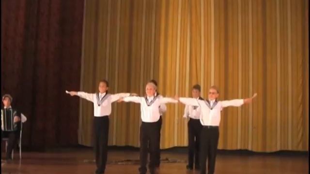 Матросский танец "ЯБЛОЧКО" - шоу-ансамбль "БАЛАГУРЫ" смотреть онлайн