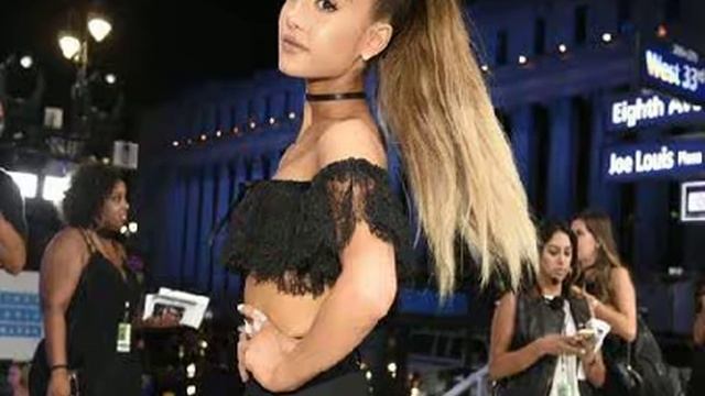 Stars React To Deadly Blast Outside Ariana Grande Concert смотреть онлайн