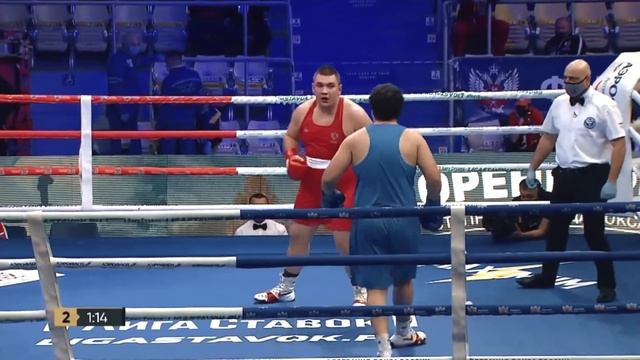 Он ломает своих противников! 19 летний мастер спорта по боксу в супертяжелом весе смотреть онлайн