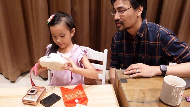Ada's new Camera: Fujifilm Instax Mini LiPlay смотреть онлайн
