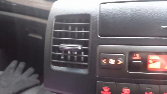 Климат контроль с функцией Swing красный