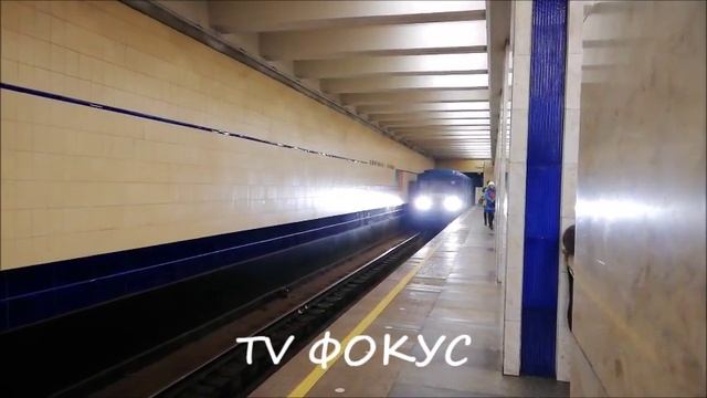 Прибытие поезда, на станцию Почтовая площадь. Киев. 23.12.2018 г. смотреть онлайн