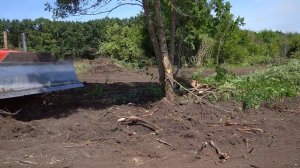 Работа корчевателя-рыхлителя на тракторе ДТ 75.